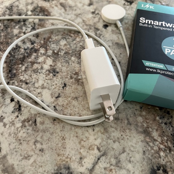 Apple Watch 6 40mm w/GPS+Cellular EUC - Picture 4 of 6